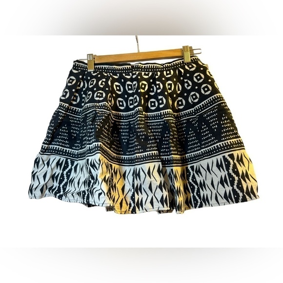 Sale Forever 21 Women's Skirt Size 28/S Black White Lined Pleated Skirt - Picture 2 of 14